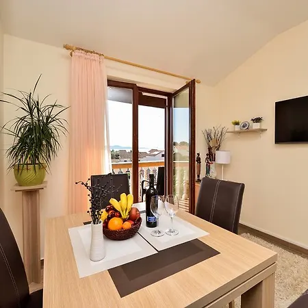 Anita Zára